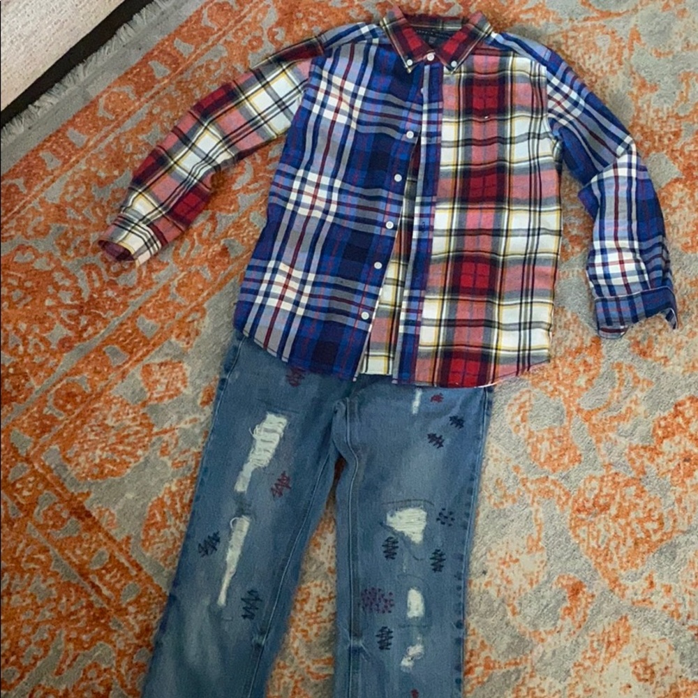 Boys size 12 Tommy Hilfiger  jeans and med shirt.